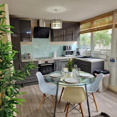 2 Bedrooms Flat In Great Location! London Exteriör bild