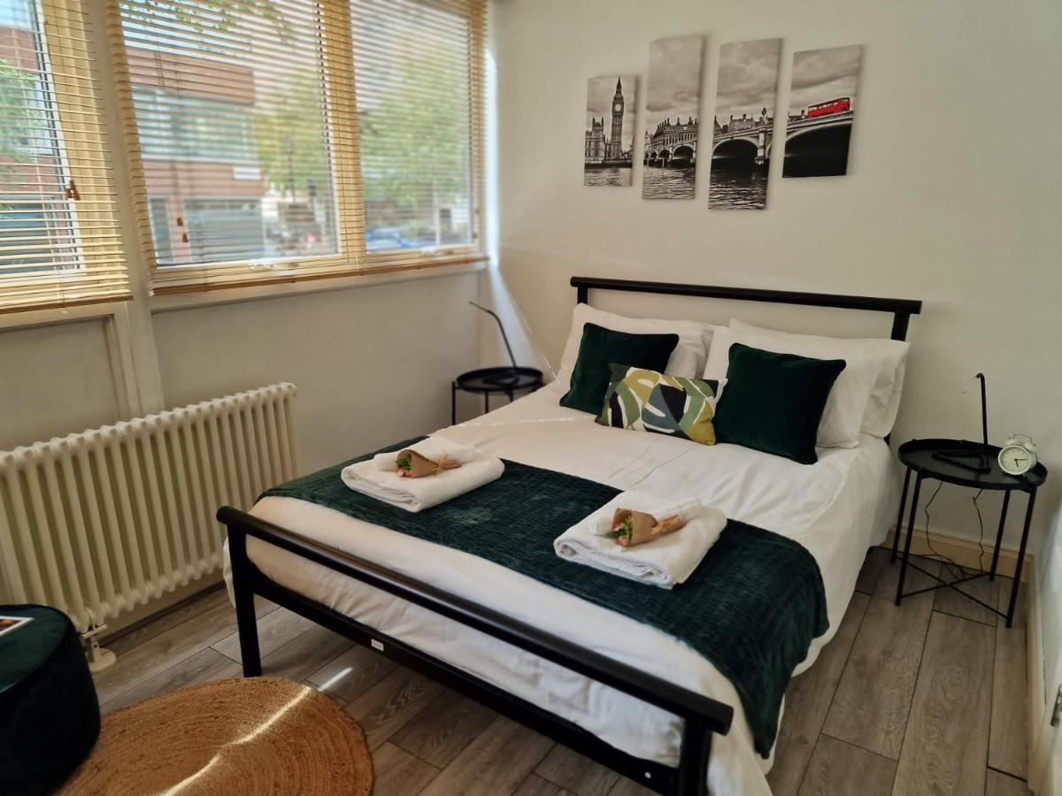 2 Bedrooms Flat In Great Location! London Exteriör bild