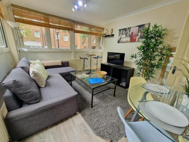 2 Bedrooms Flat In Great Location! London Exteriör bild