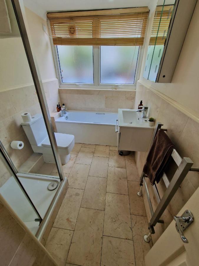 2 Bedrooms Flat In Great Location! London Exteriör bild