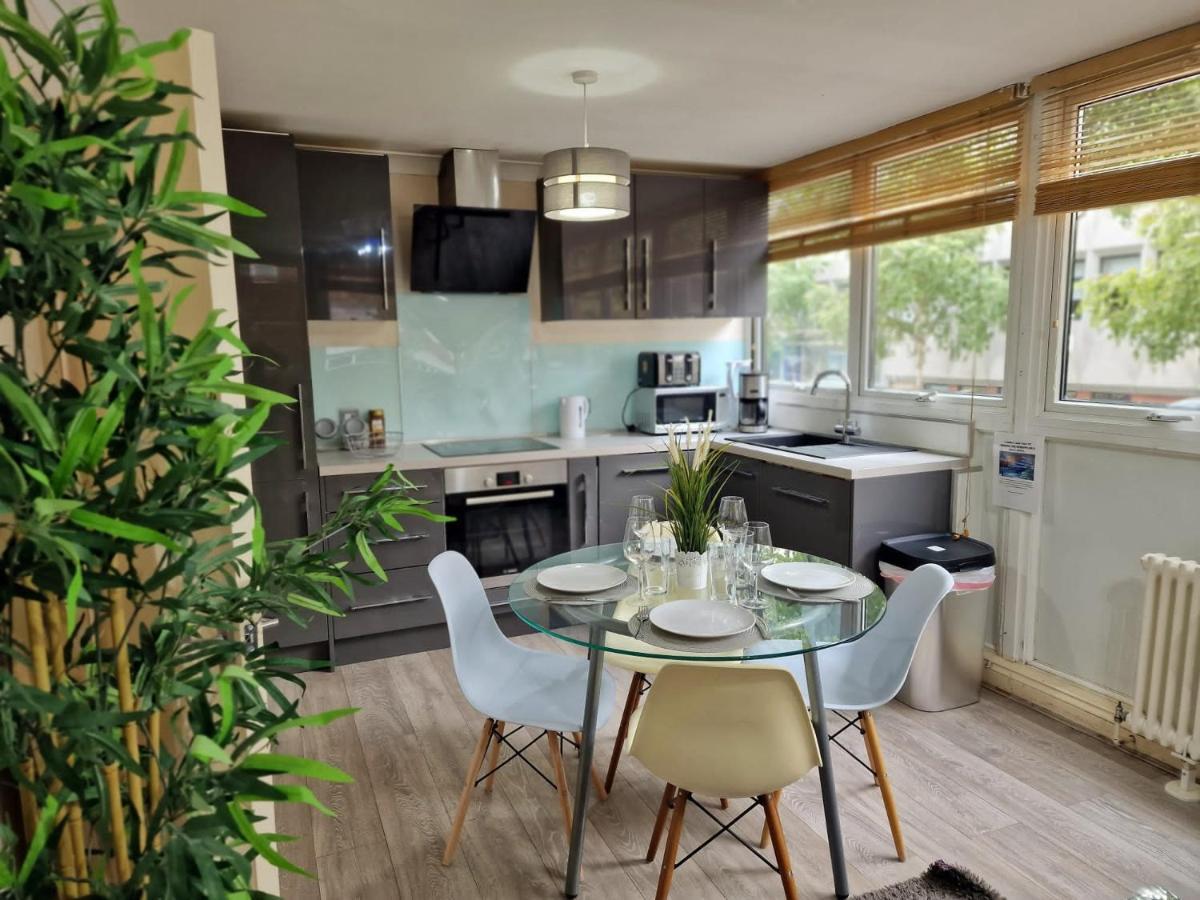 2 Bedrooms Flat In Great Location! London Exteriör bild
