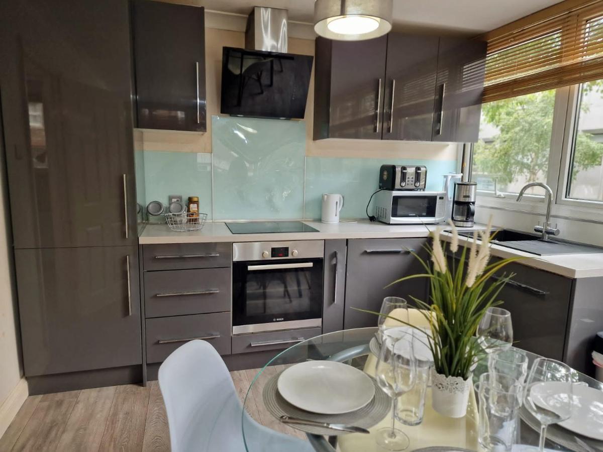 2 Bedrooms Flat In Great Location! London Exteriör bild